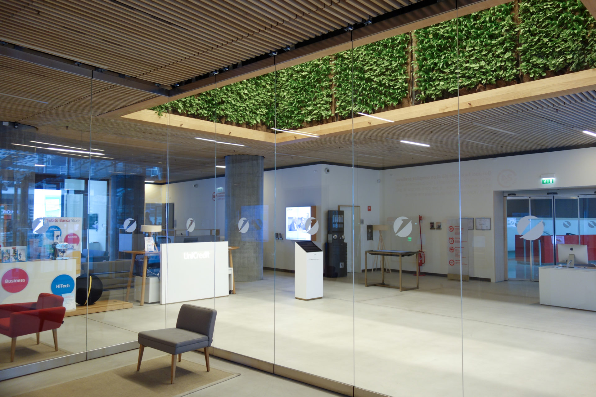 Interior vertical garden at Unicredit, Milano